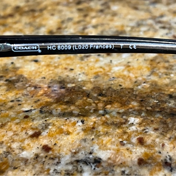 Coach sunglasses just like new - Picture 5 of 7